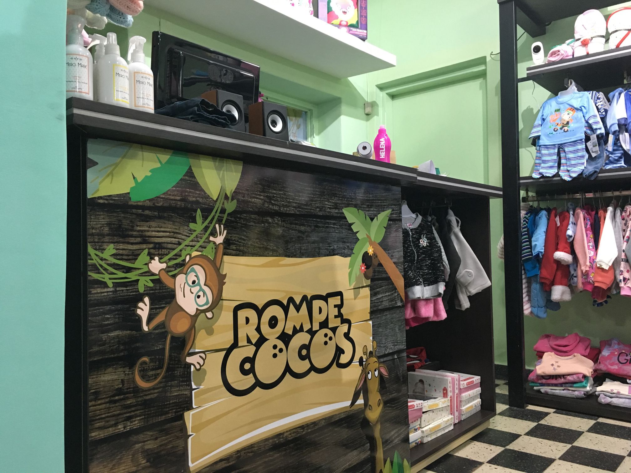 IDENTIDAD VISUAL PARA ROMPECOCOS, Indumentaria Infantil Y Juvenil