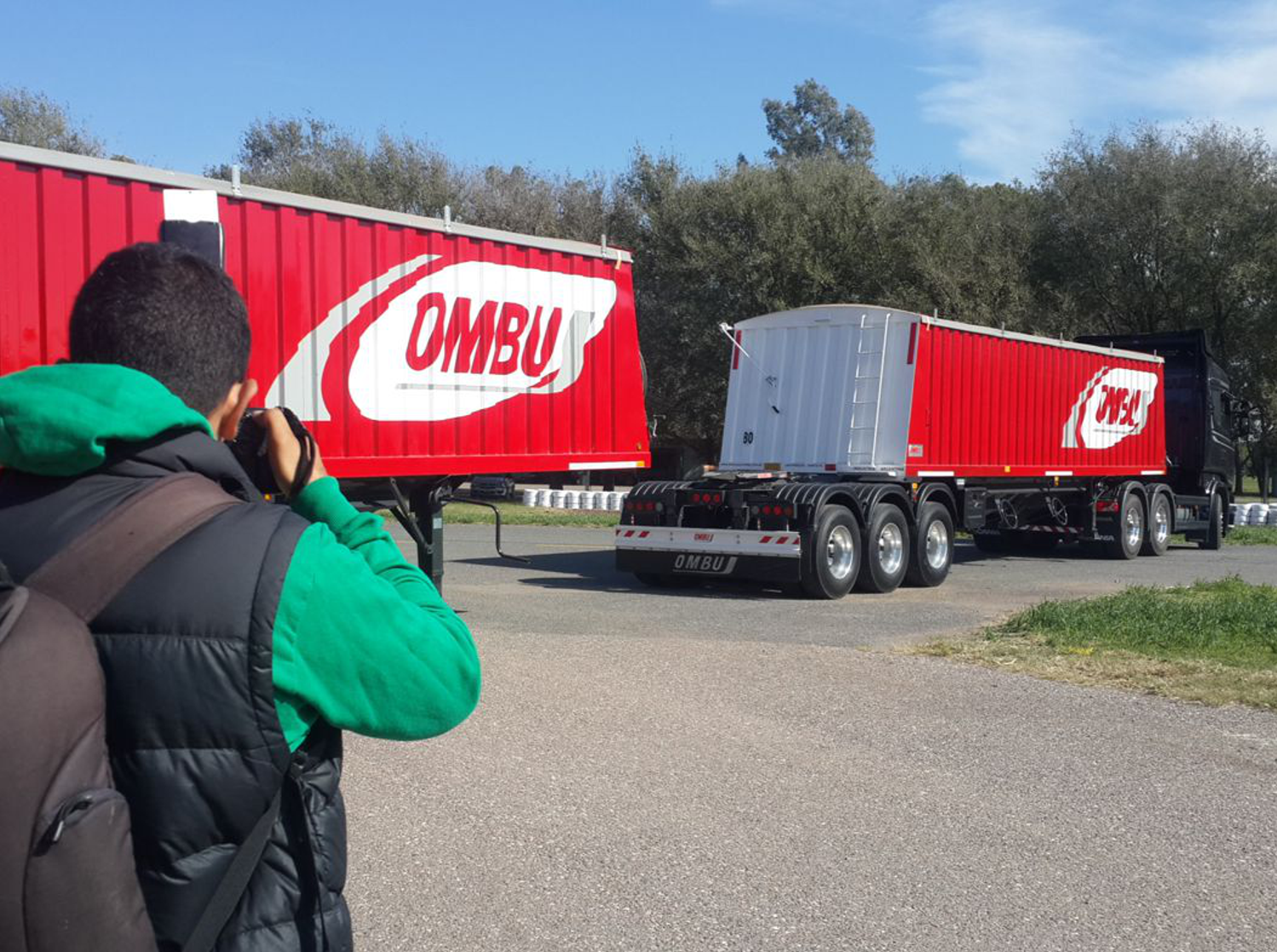 IDENTIDAD VISUAL PARA OMBU